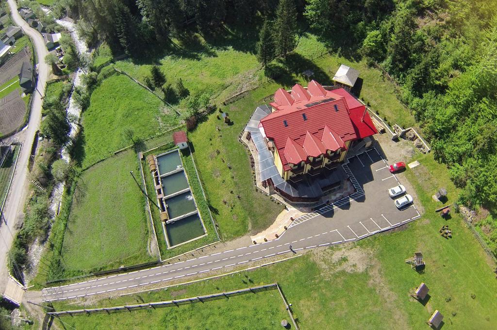 Pensiunea Geona Poiana Teiului Exterior foto